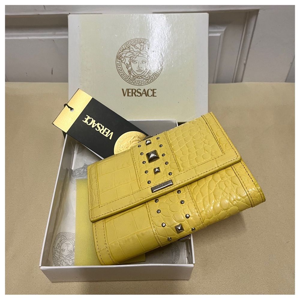 BNWT Authentic Versace Yellow Croc Leather Unisex Wallet Retail price $995 + Tax